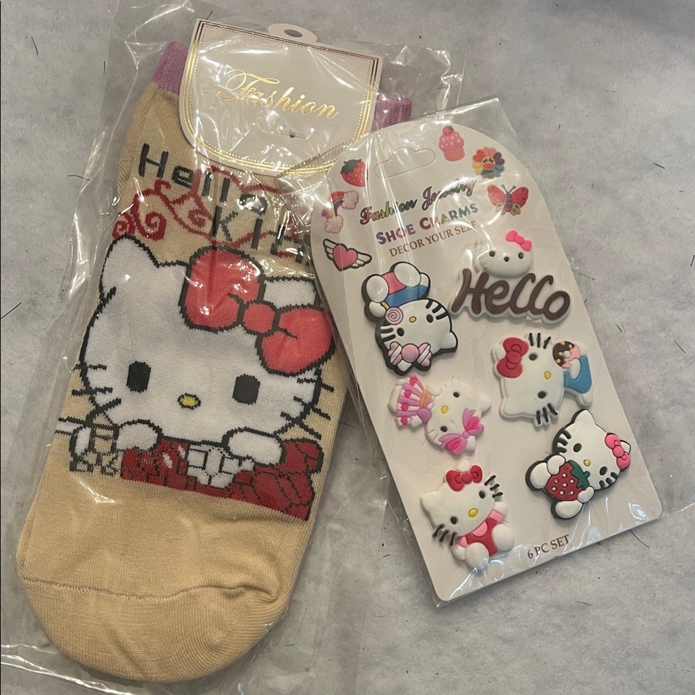 Hello Kitty Kids Socks and shoe Charms Set - Red and Tan